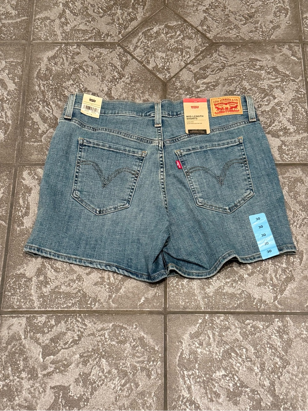 Levi’s Mid Length Denim Shorts Size 30 NWT Light Wash Mid Rise 4” Inseam - Picture 3 of 5
